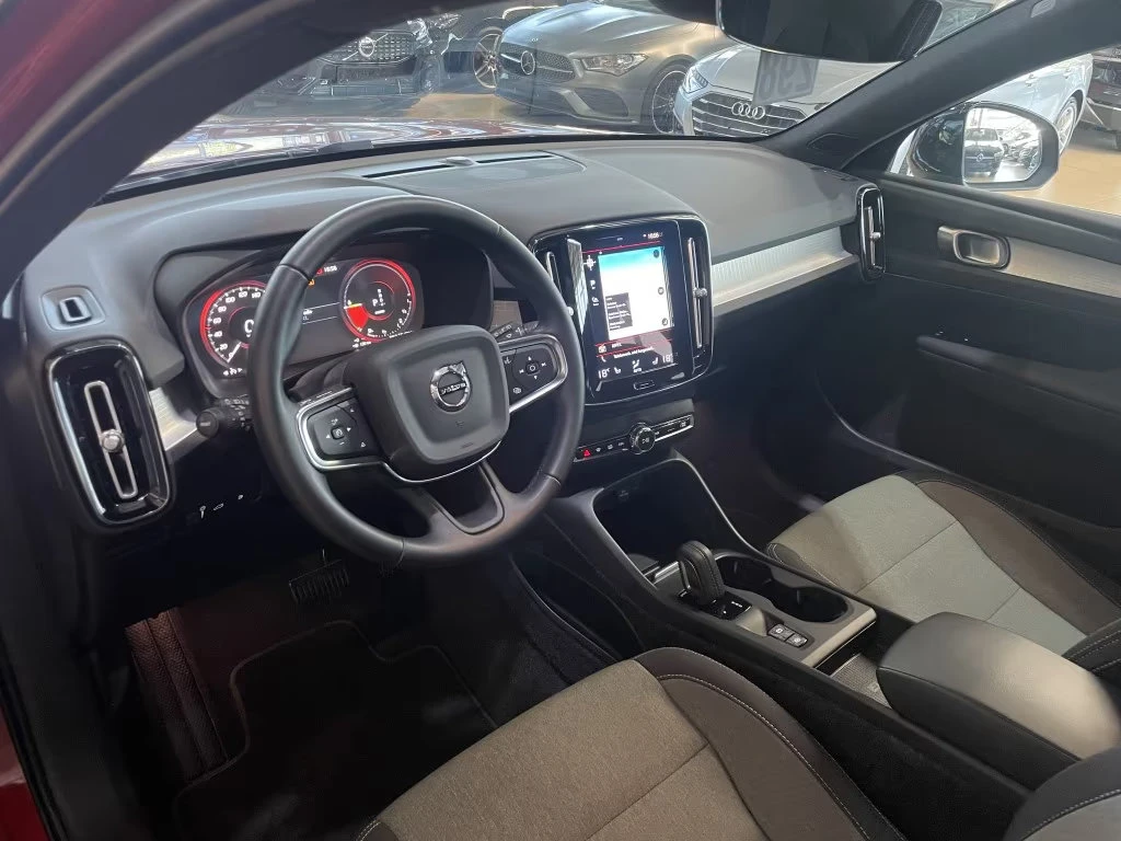 Volvo XC40 R-DESIGN/211HP/LED/CAM/DIGI/ACC/KLESS/CARPLAY/166g - изображение 9