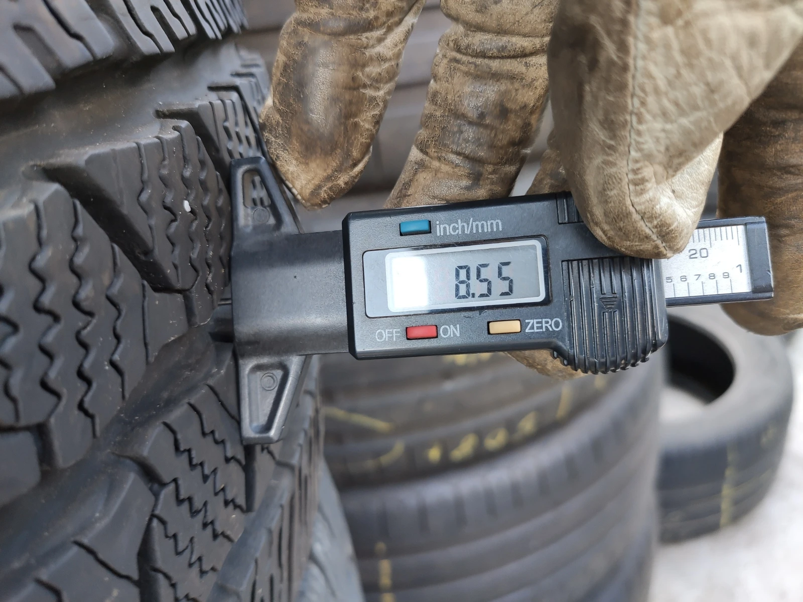 Гуми Зимни 225/65R16, снимка 6 - Гуми и джанти - 55478363
