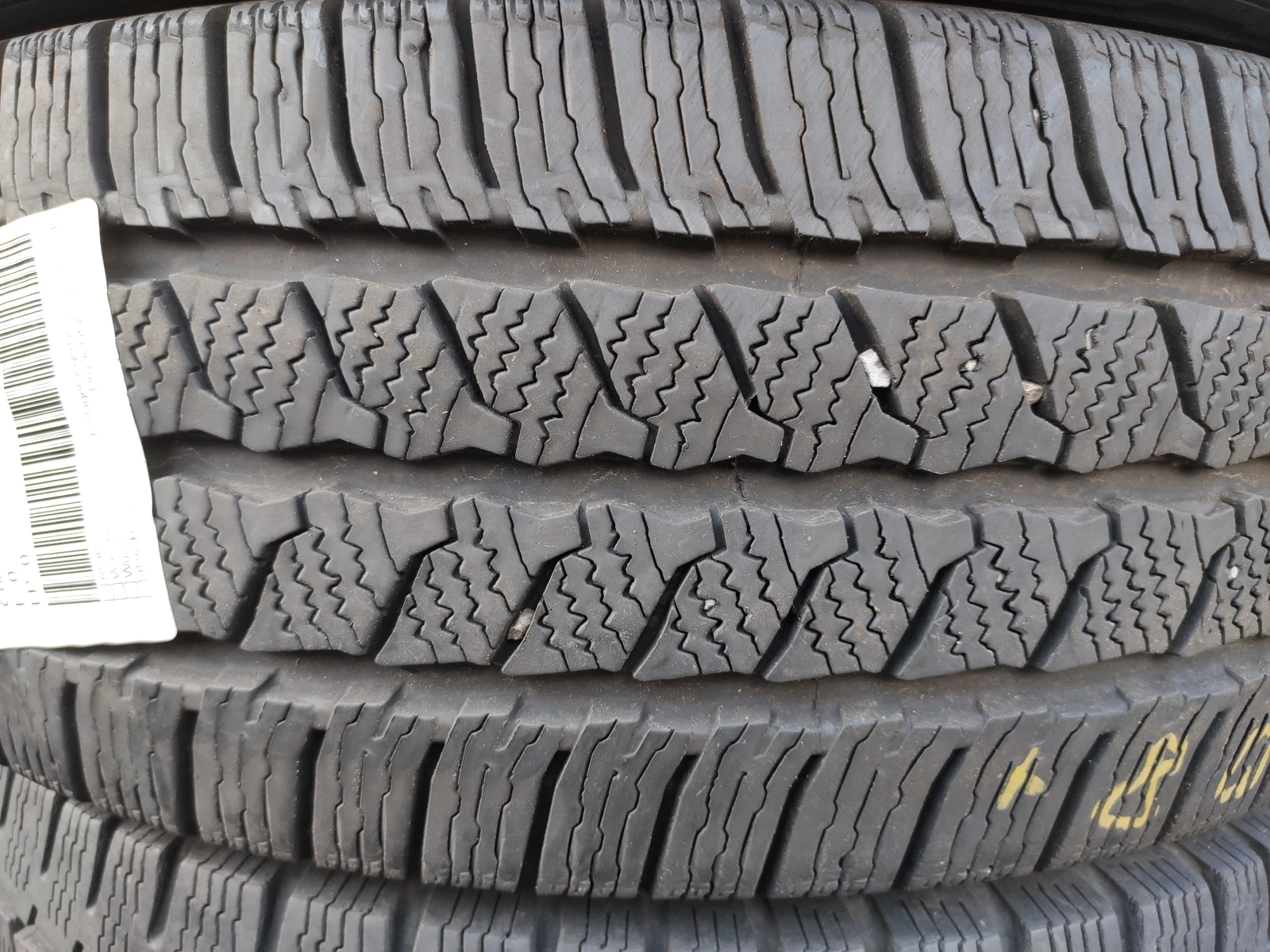 Гуми Зимни 225/65R16, снимка 4 - Гуми и джанти - 55478363