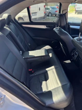 Mercedes-Benz C 320, снимка 9