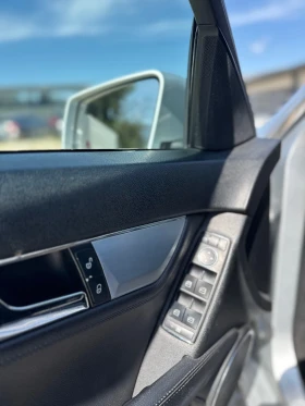 Mercedes-Benz C 320, снимка 13