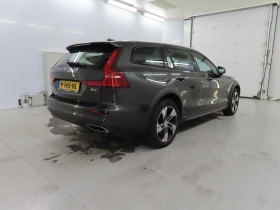 Volvo V60 Cross Country B5 AWD/ Automaat/ Pro 5d - 39900 лв. - 74713862 2