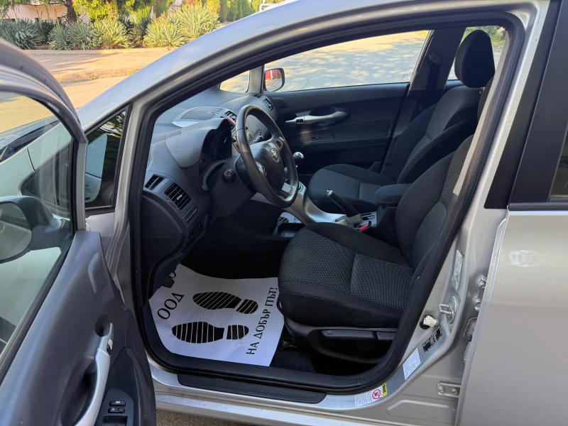 Toyota Auris 2.0 D4D, снимка 9 - Автомобили и джипове - 50246722