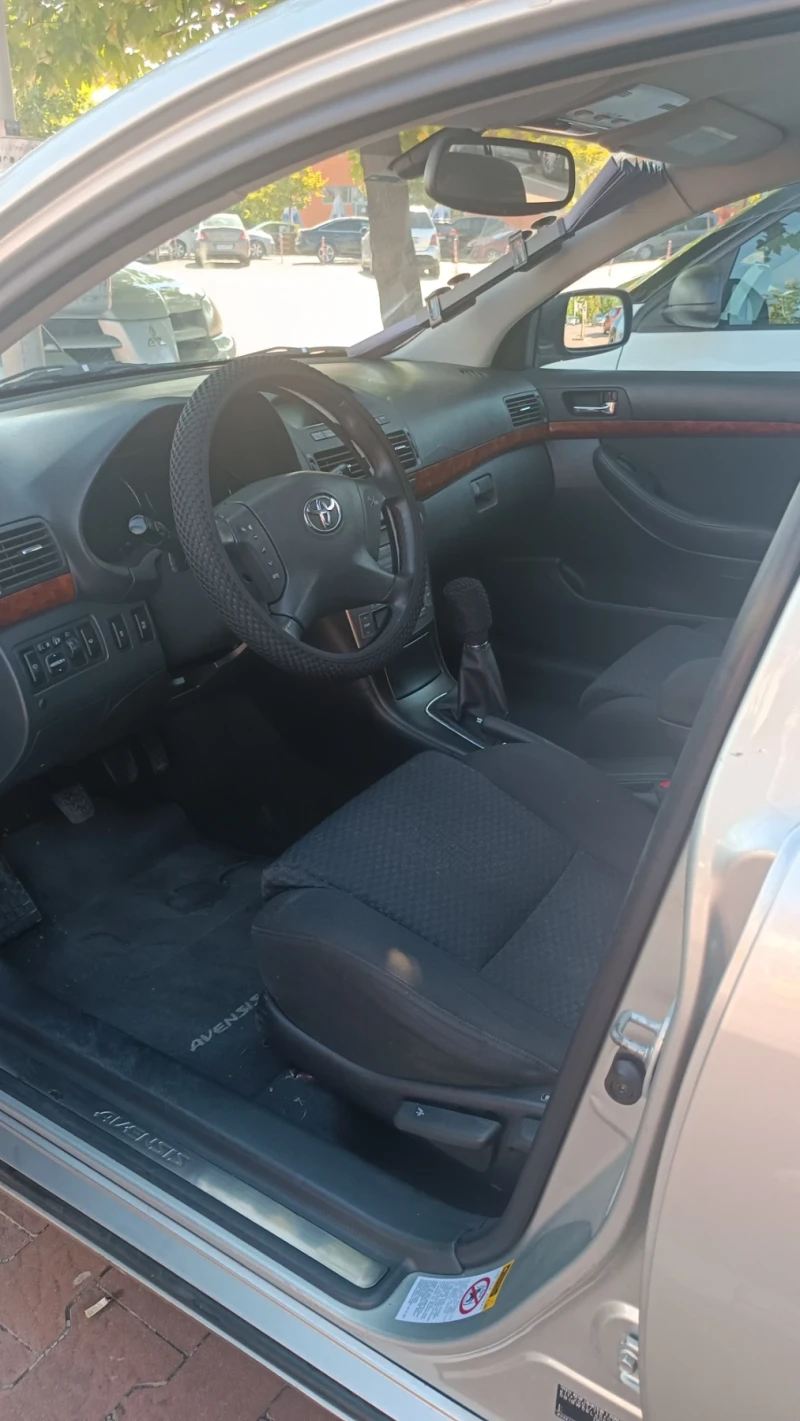 Toyota Avensis, снимка 4 - Автомобили и джипове - 51651121