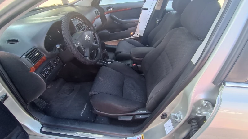 Toyota Avensis, снимка 12 - Автомобили и джипове - 51651121