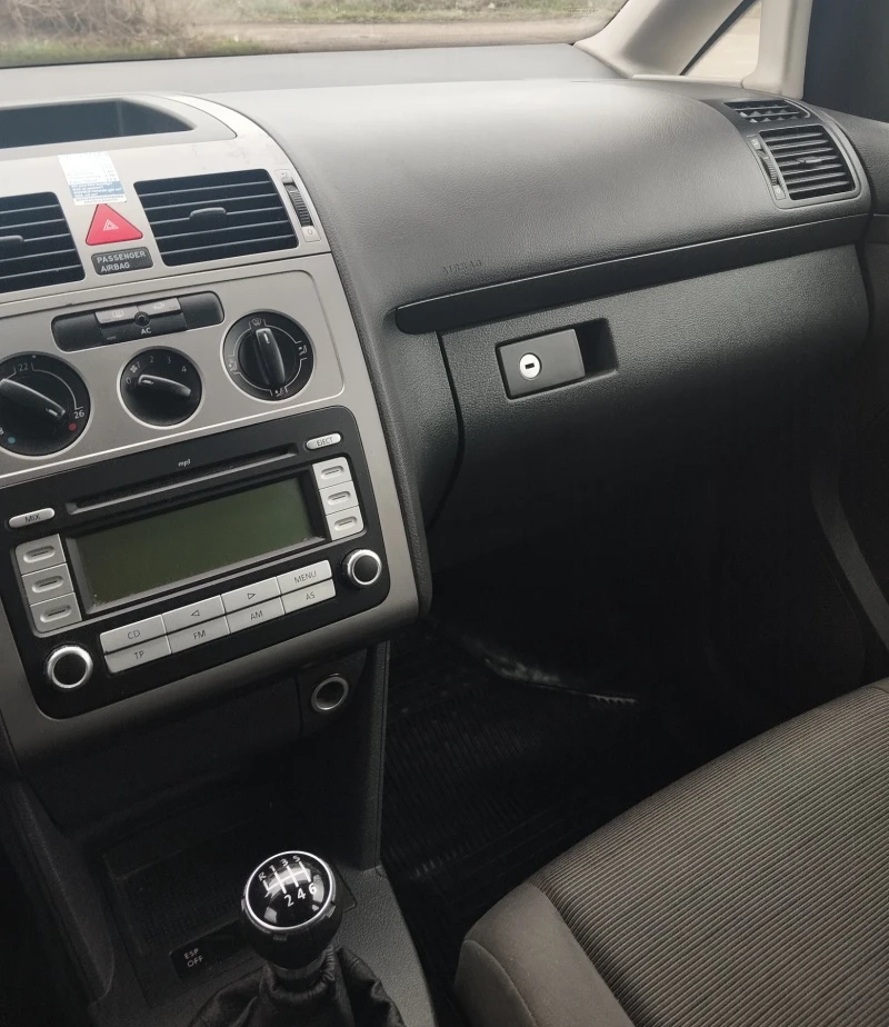 VW Touran 1.9 105 коня, снимка 3 - Автомобили и джипове - 53066641