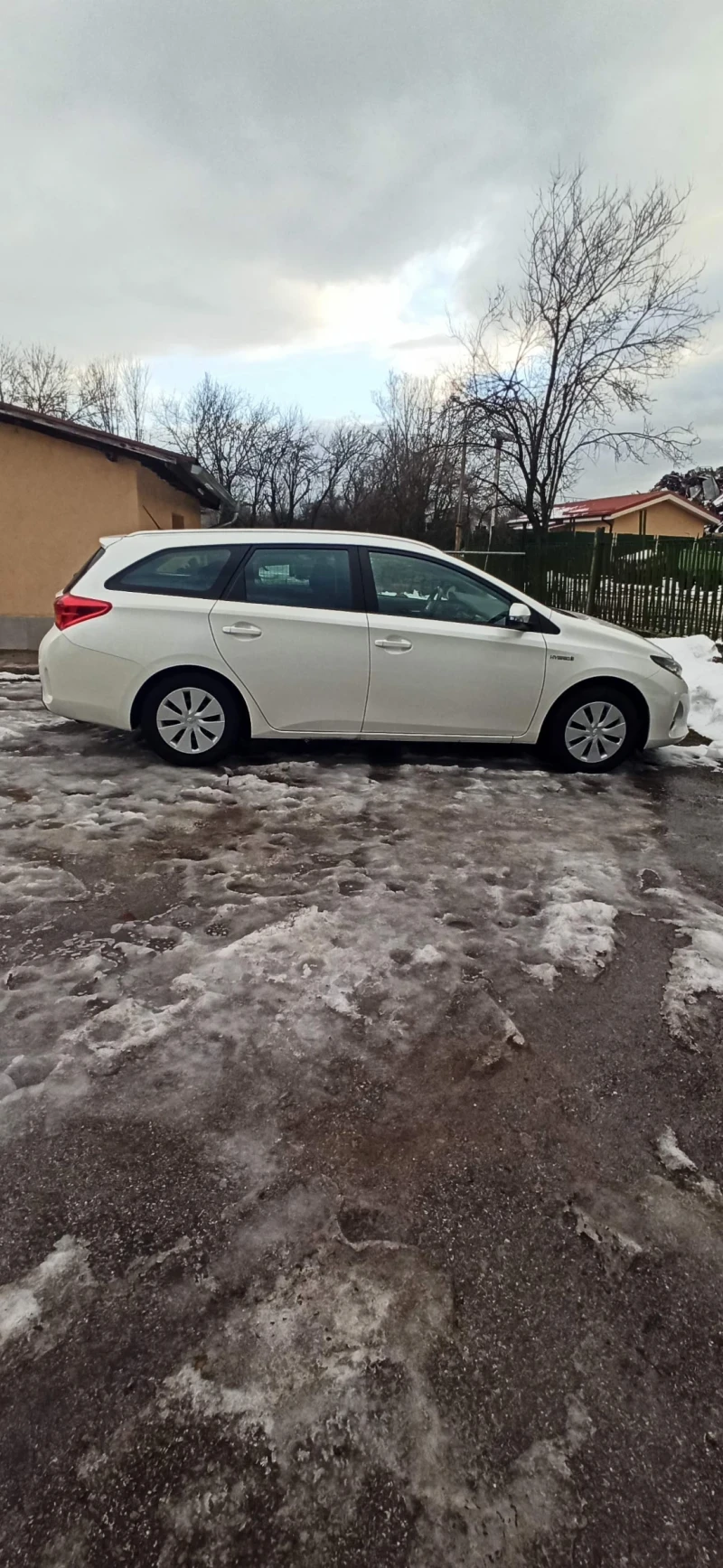 Toyota Auris, снимка 3 - Автомобили и джипове - 53235325