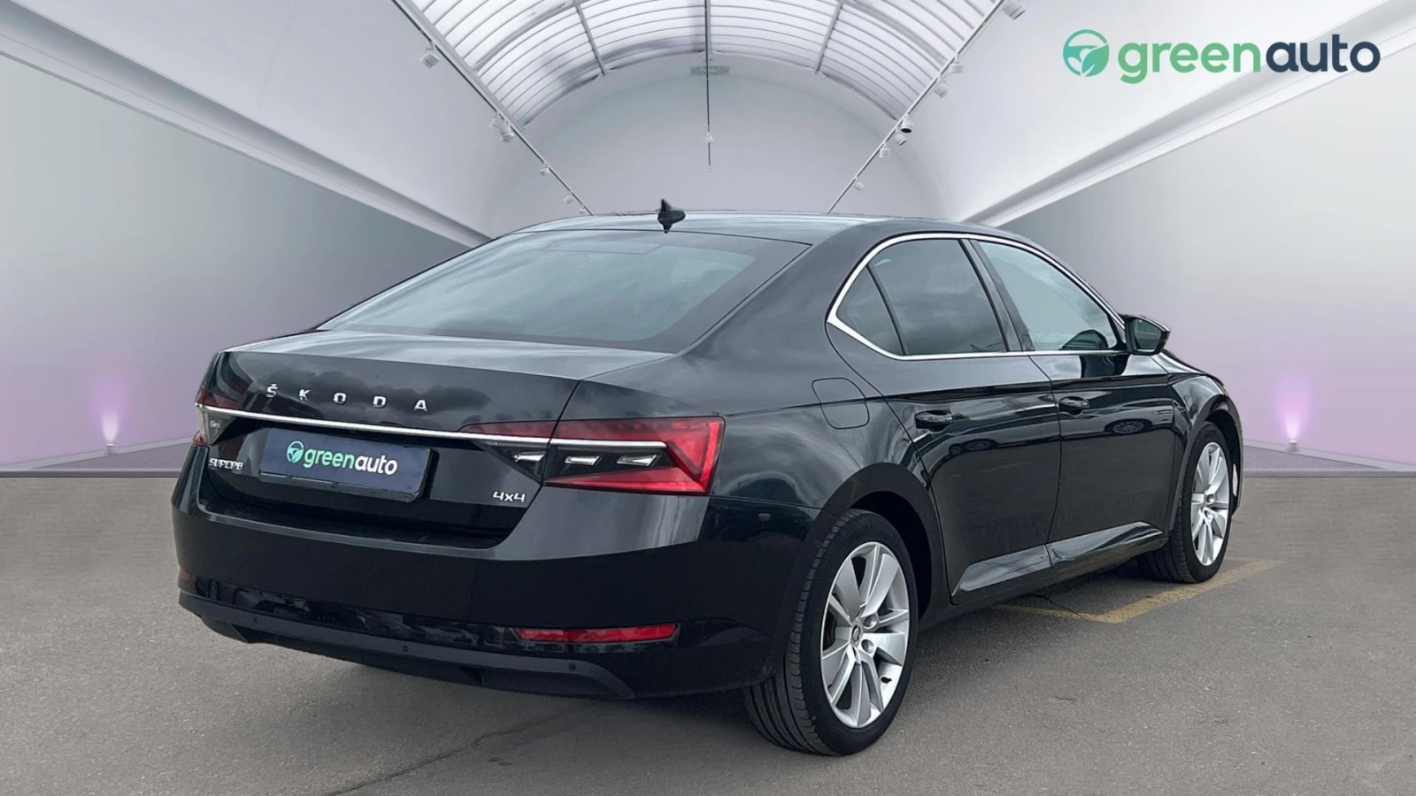 Skoda Superb 2.0 TDi Style 4X4 - изображение 2