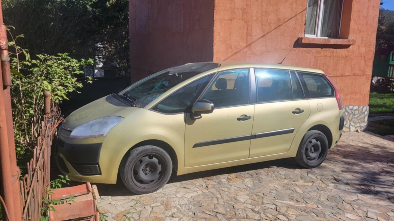 Citroen Grand C4 Picasso 2.0 - изображение 4