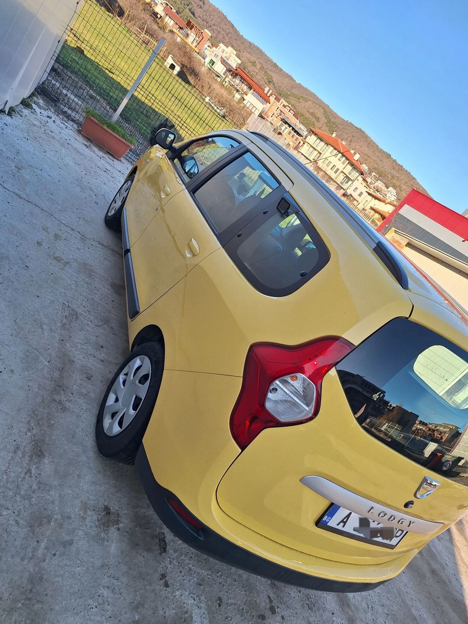 Dacia Lodgy 1.6i 83 к.с 6+ 1 - изображение 4