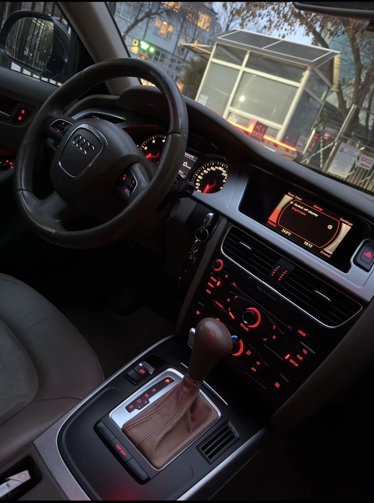 Audi A4 Кожа| Автомат| 2.0 TDI, снимка 9 - Автомобили и джипове - 53057286