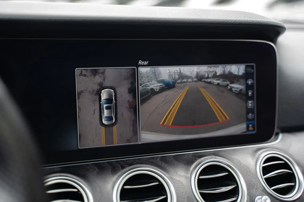 Mercedes-Benz E 300 AMG* DIGITAL* 360 CAM* HEADUP* BURMESTER* ПАМЕТ, снимка 17 - Автомобили и джипове - 54509604
