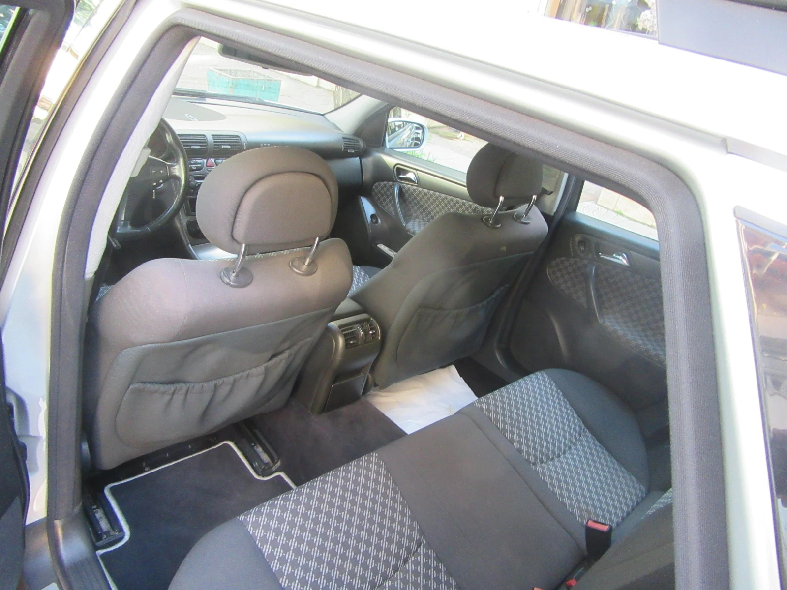 Mercedes-Benz C 180 T Kompressor Avantgarde, снимка 16 - Автомобили и джипове - 54870232