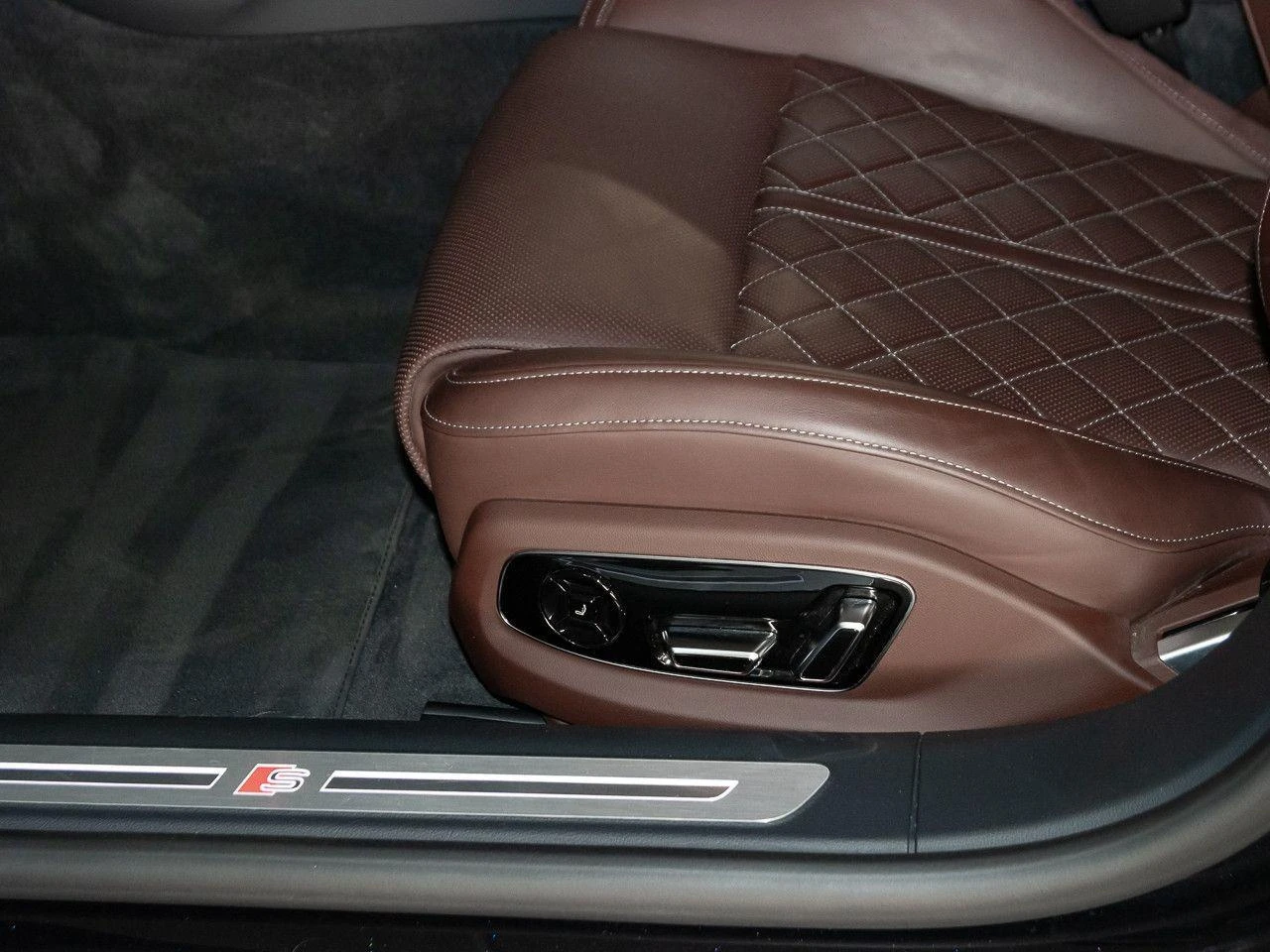 Audi A8 50 TDI / S-LINE / B&O / MATRIX / 360 / BLACK OPTIC, снимка 8 - Автомобили и джипове - 55257089
