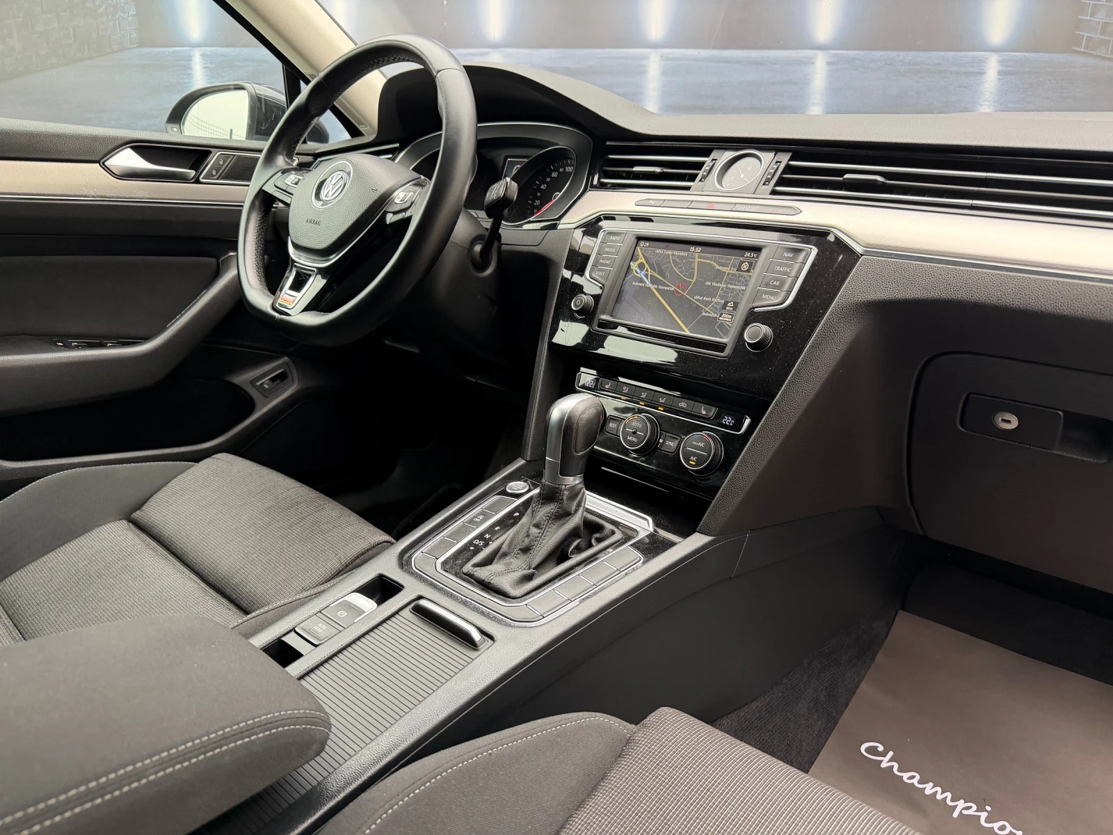 VW Passat 2.0 TDI, снимка 11 - Автомобили и джипове - 55278700