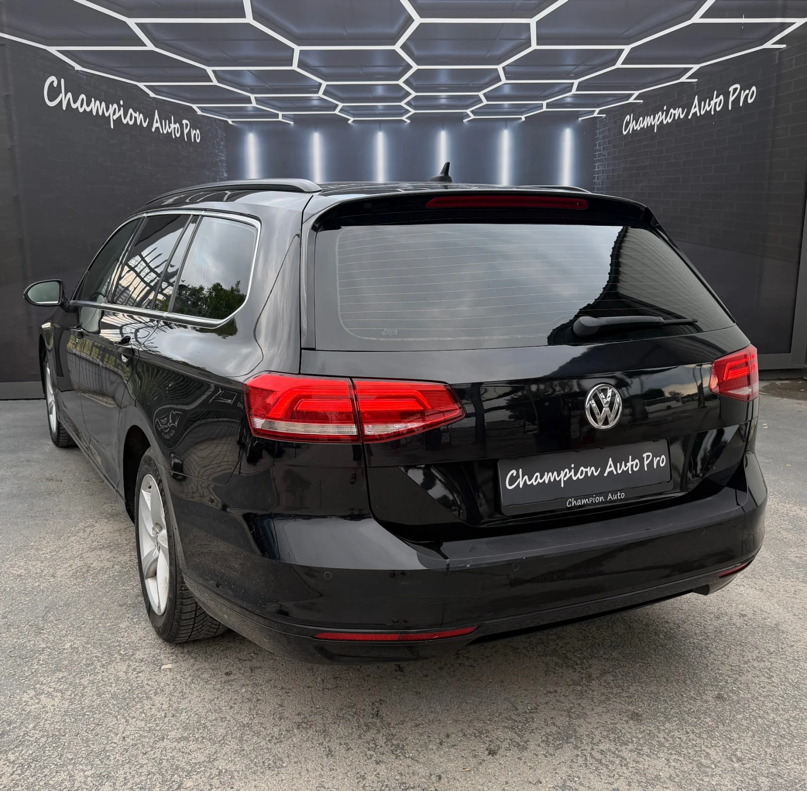 VW Passat 2.0 TDI, снимка 4 - Автомобили и джипове - 55278700