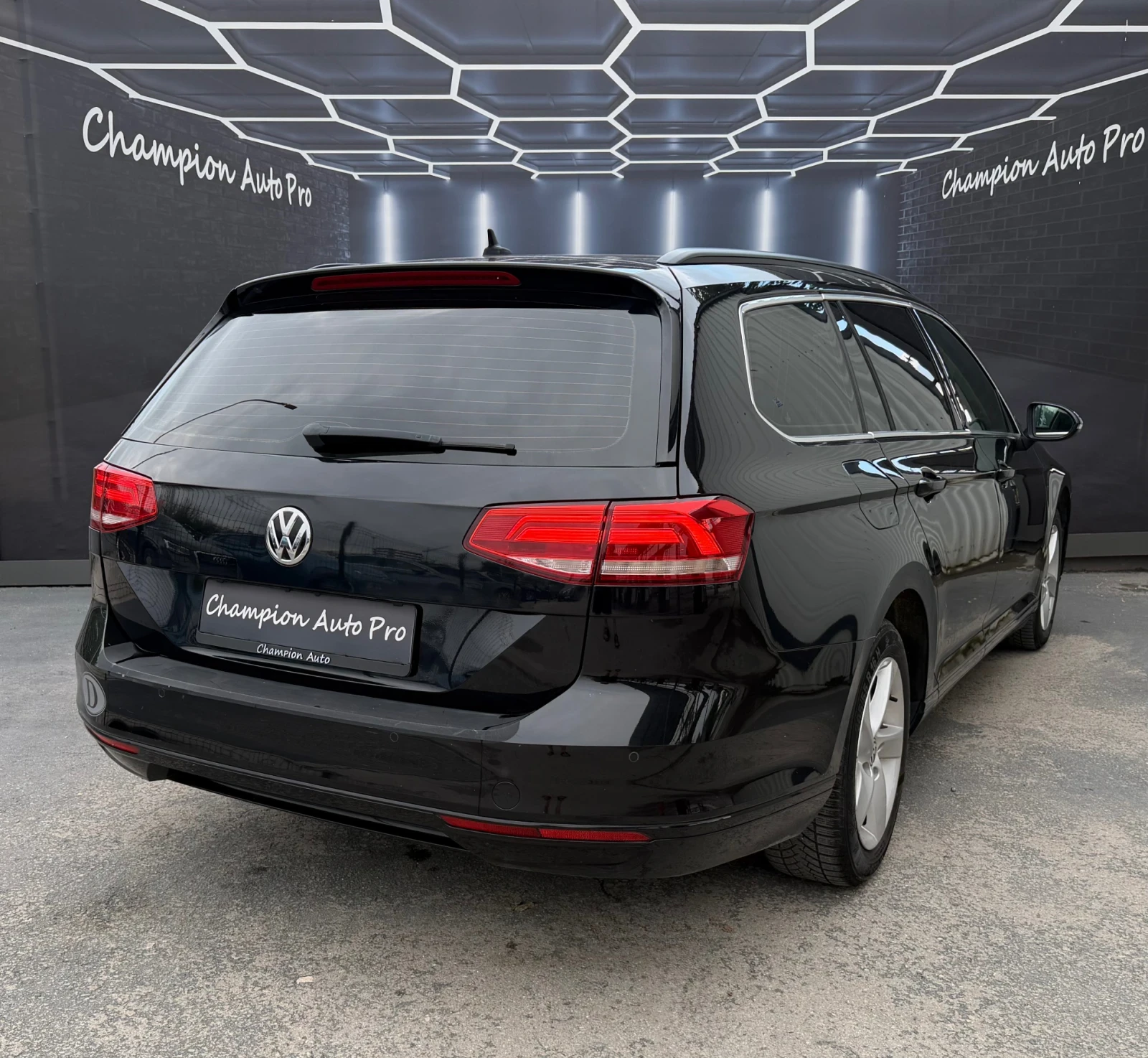 VW Passat 2.0 TDI, снимка 6 - Автомобили и джипове - 55278700
