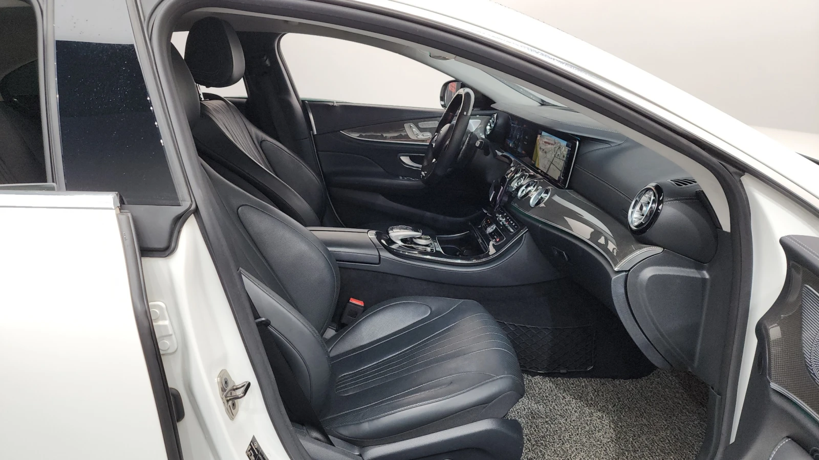 Mercedes-Benz CLS 400 Burmester* HeadUP* 360* PANO* , снимка 13 - Автомобили и джипове - 55385584