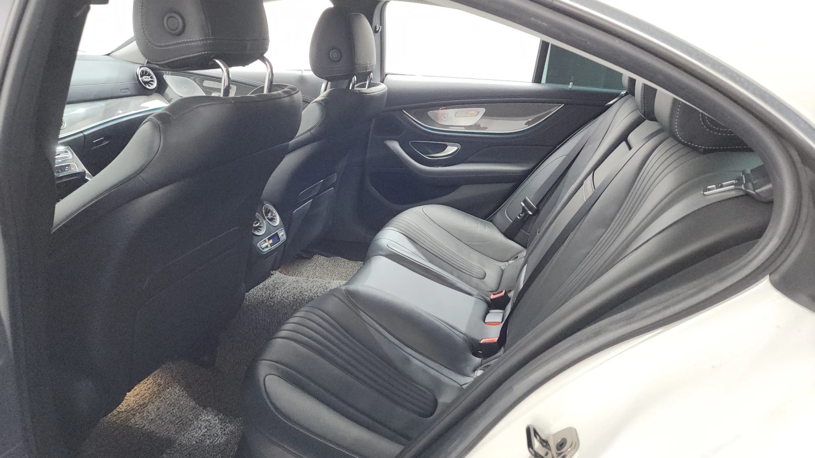 Mercedes-Benz CLS 400 Burmester* HeadUP* 360* PANO* , снимка 15 - Автомобили и джипове - 55385584
