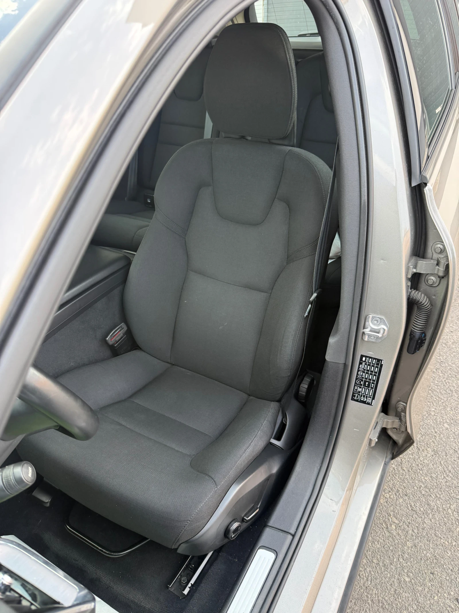 Volvo V60 Mild Hybrid , снимка 12 - Автомобили и джипове - 55891045