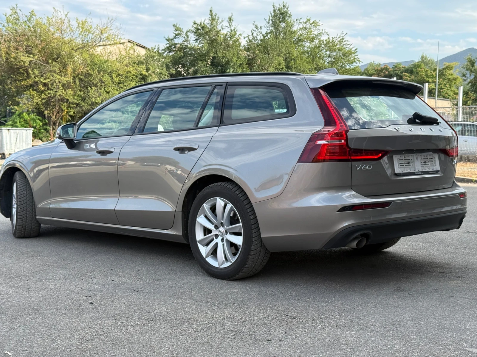 Volvo V60 Mild Hybrid , снимка 3 - Автомобили и джипове - 55891045
