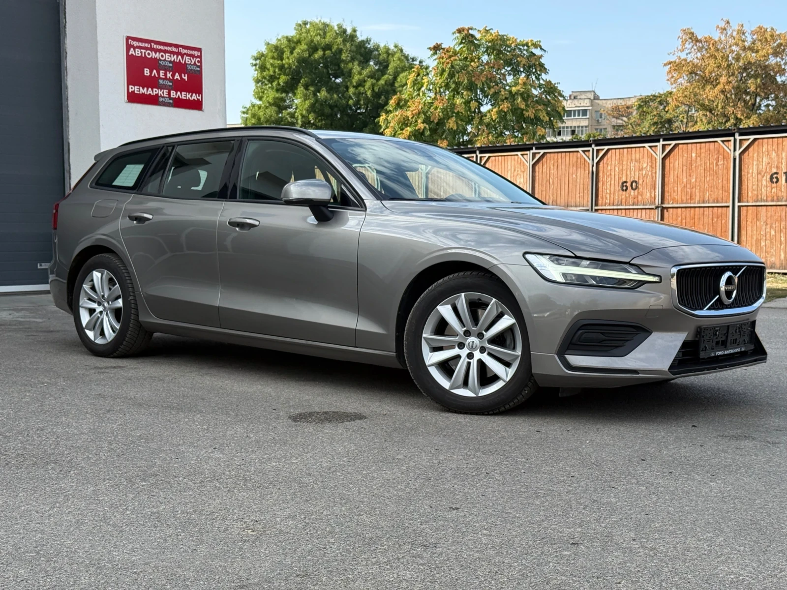 Volvo V60 Mild Hybrid , снимка 2 - Автомобили и джипове - 55891045