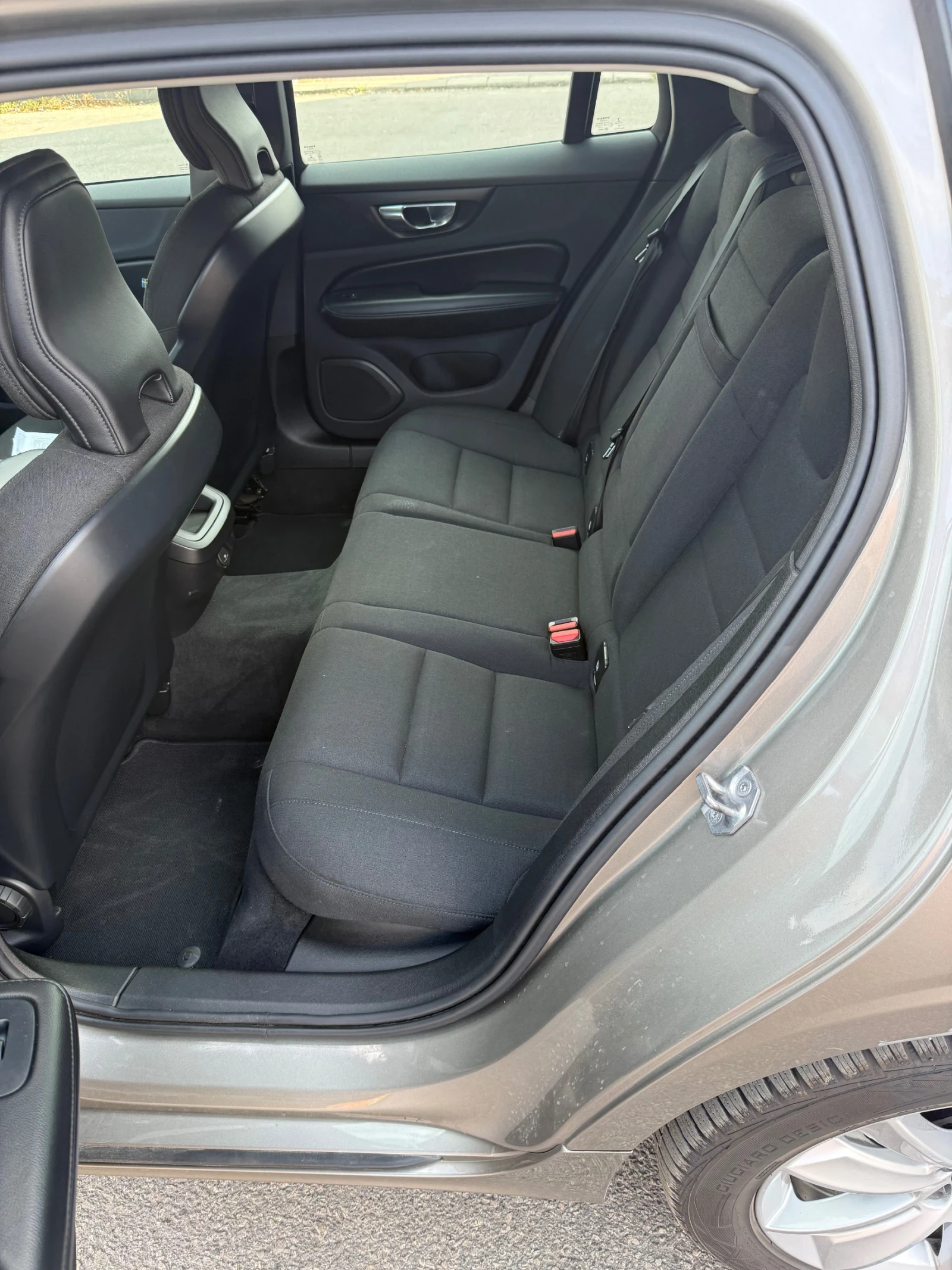 Volvo V60 Mild Hybrid , снимка 10 - Автомобили и джипове - 55891045