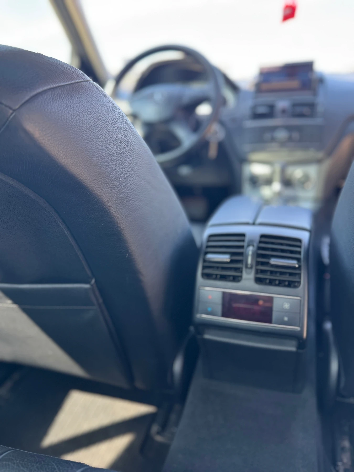 Mercedes-Benz C 320, снимка 11 - Автомобили и джипове - 56056312