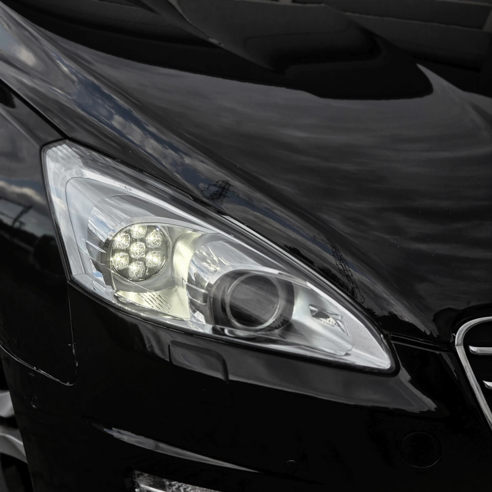 Peugeot 508 2.0 HDi 200 к.с. 4x4 | JBL | HUD | Кожа | Люк, снимка 3 - Автомобили и джипове - 56185396