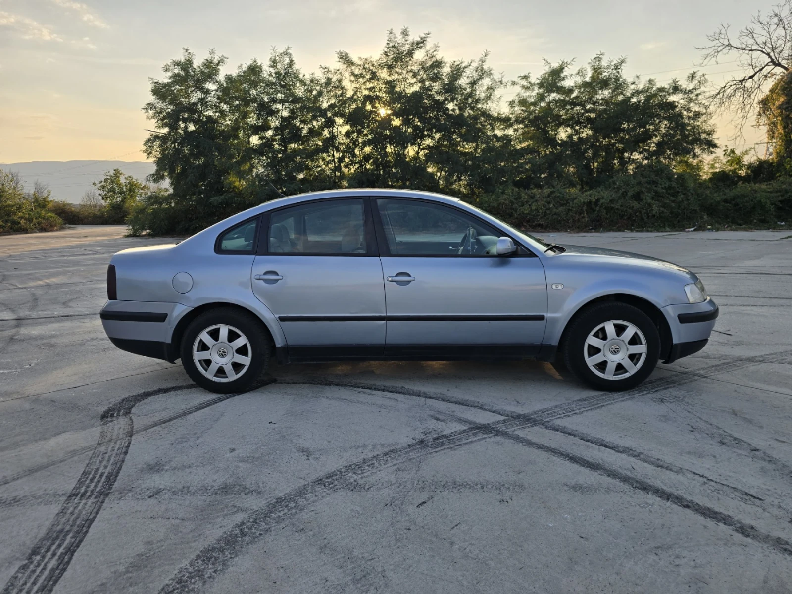 VW Passat, снимка 5 - Автомобили и джипове - 56601373