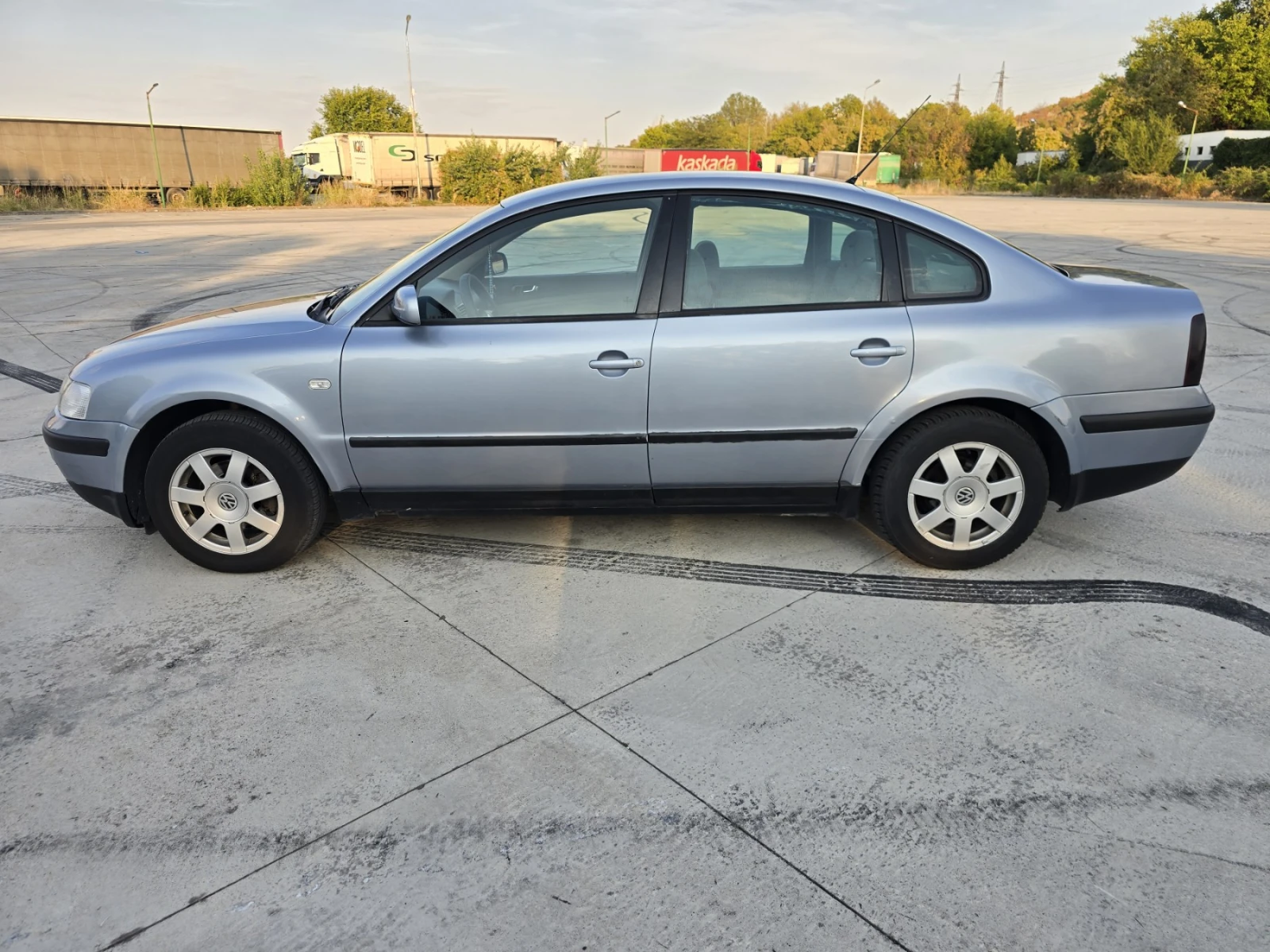 VW Passat, снимка 8 - Автомобили и джипове - 56601373