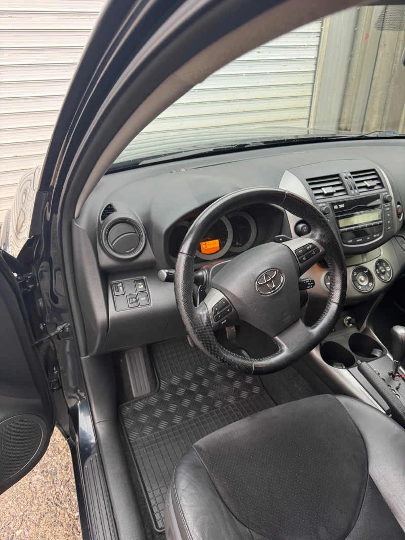 Toyota Rav4 2.2 D-Cat, снимка 17 - Автомобили и джипове - 53132733