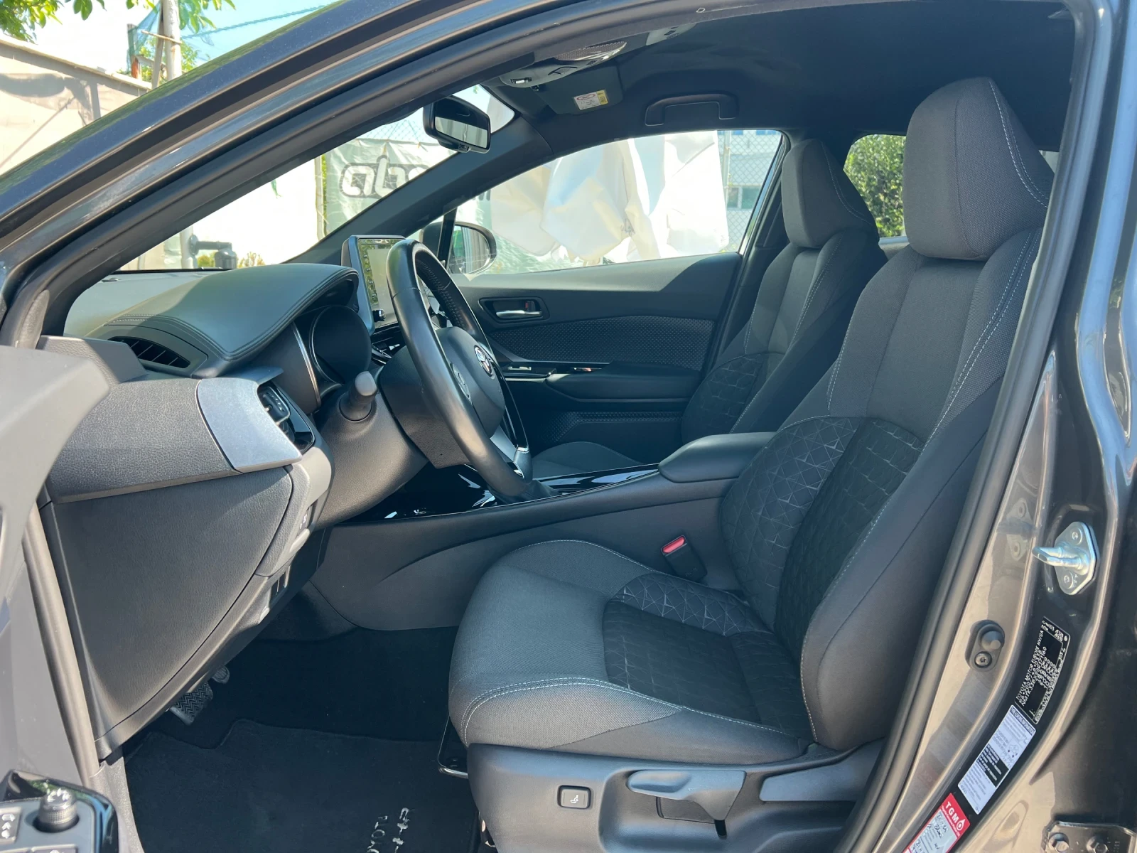 Toyota C-HR 1.8i Hybrid Facelift Гаранция - изображение 8