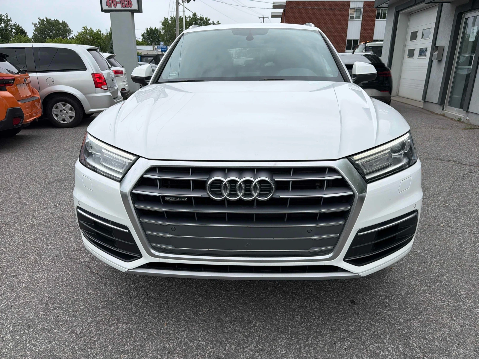 Audi Q5 Komfort * Keyless * CARFAX * АВТО КРЕДИТ * , снимка 2 - Автомобили и джипове - 54974755
