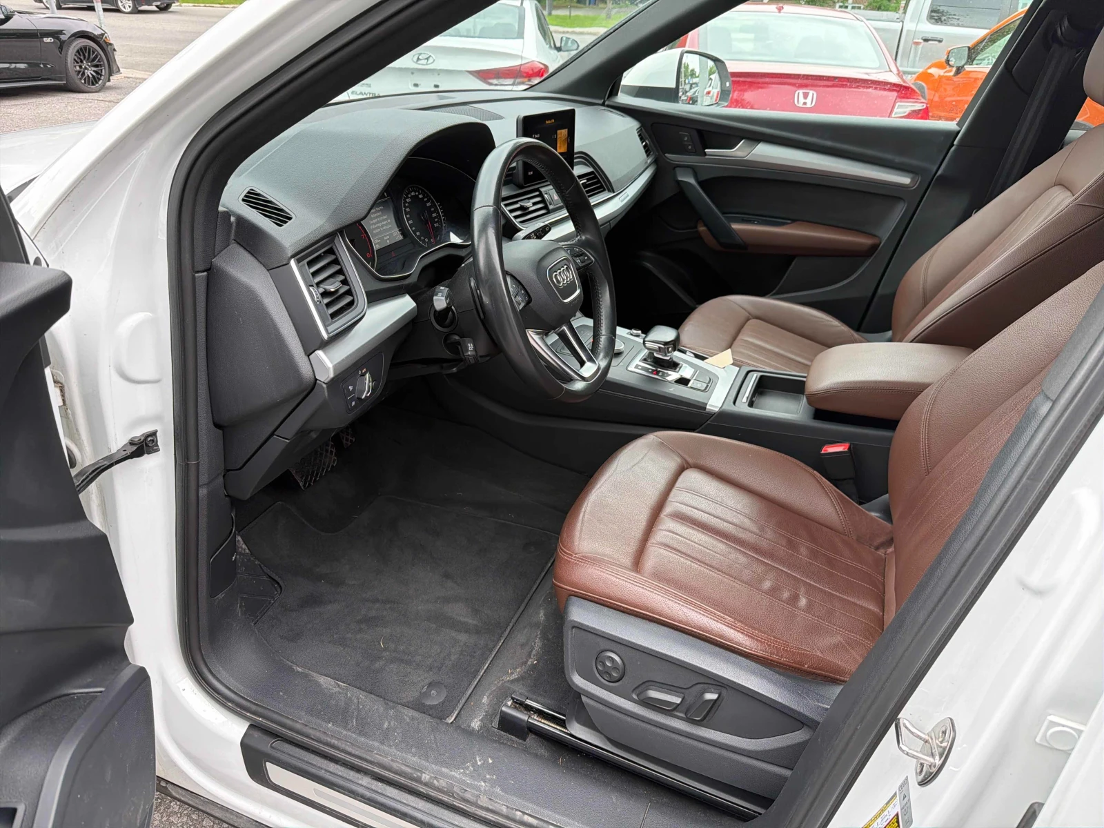 Audi Q5 Komfort * Keyless * CARFAX * АВТО КРЕДИТ * , снимка 7 - Автомобили и джипове - 54974755