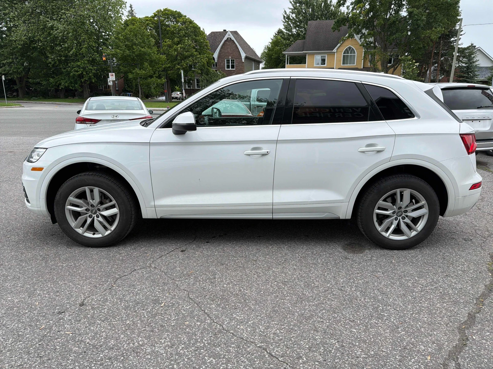 Audi Q5 Komfort * Keyless * CARFAX * АВТО КРЕДИТ * , снимка 3 - Автомобили и джипове - 54974755