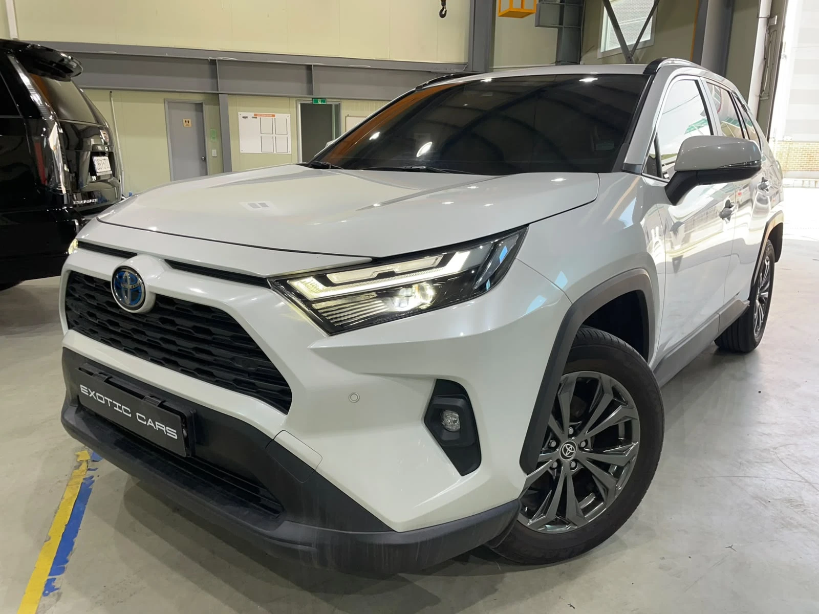 Toyota Rav4 2.5 Hybrid ! AWD !, снимка 3 - Автомобили и джипове - 55293909
