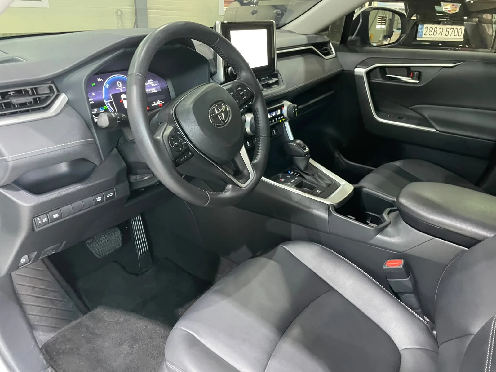 Toyota Rav4 2.5 Hybrid ! AWD !, снимка 8 - Автомобили и джипове - 55293909