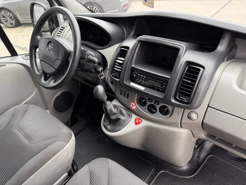 Opel Vivaro 2.0CDTI 9-местен Климатик Euro 5 , снимка 9 - Бусове и автобуси - 47968866