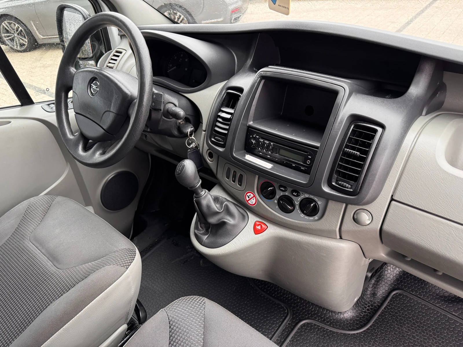 Opel Vivaro 2.0CDTI 9-местен Климатик Euro 5  - изображение 9