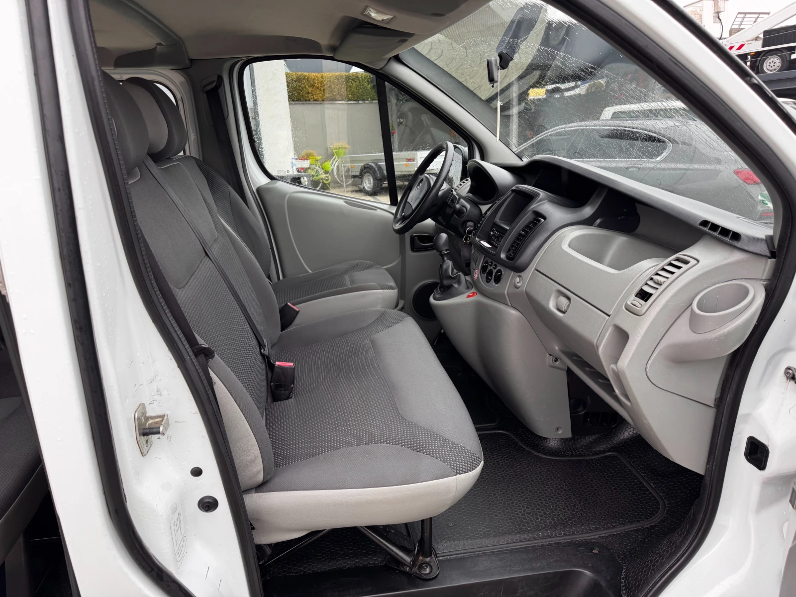 Opel Vivaro 2.0CDTI 9-местен Климатик Euro 5  - изображение 8