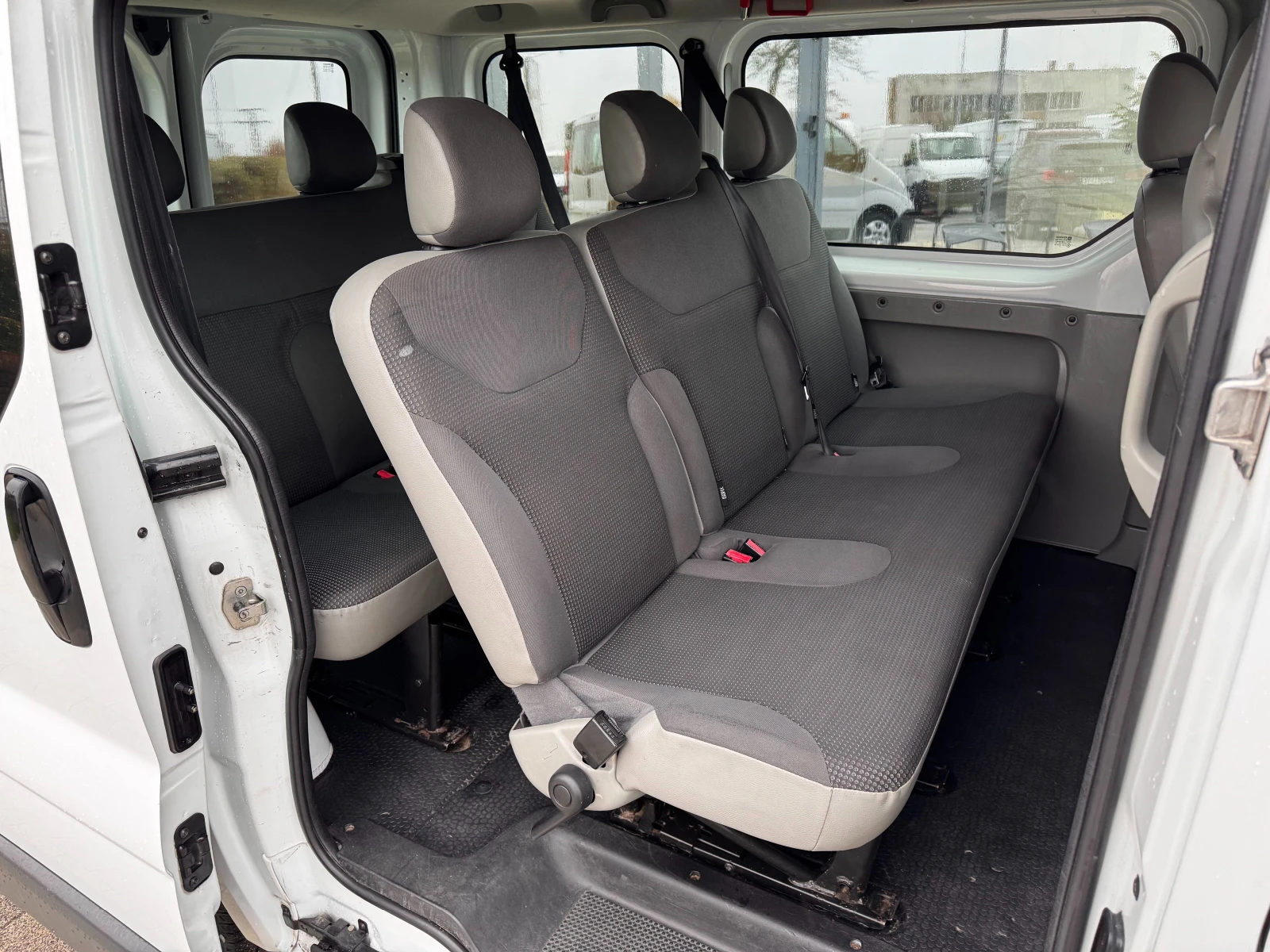 Opel Vivaro 2.0CDTI 9-местен Климатик Euro 5  - изображение 7