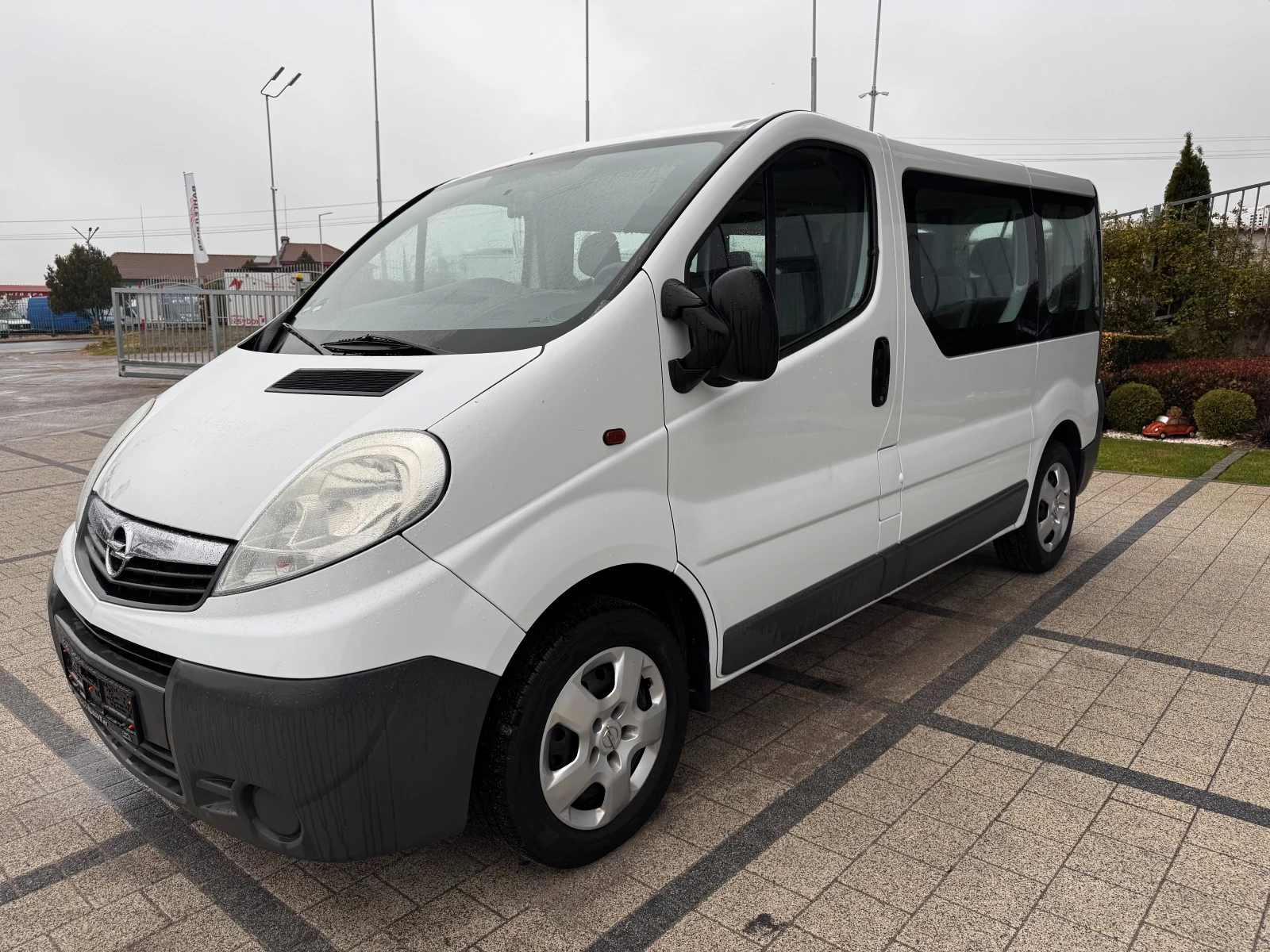 Opel Vivaro 2.0CDTI 9-местен Климатик Euro 5  - изображение 3