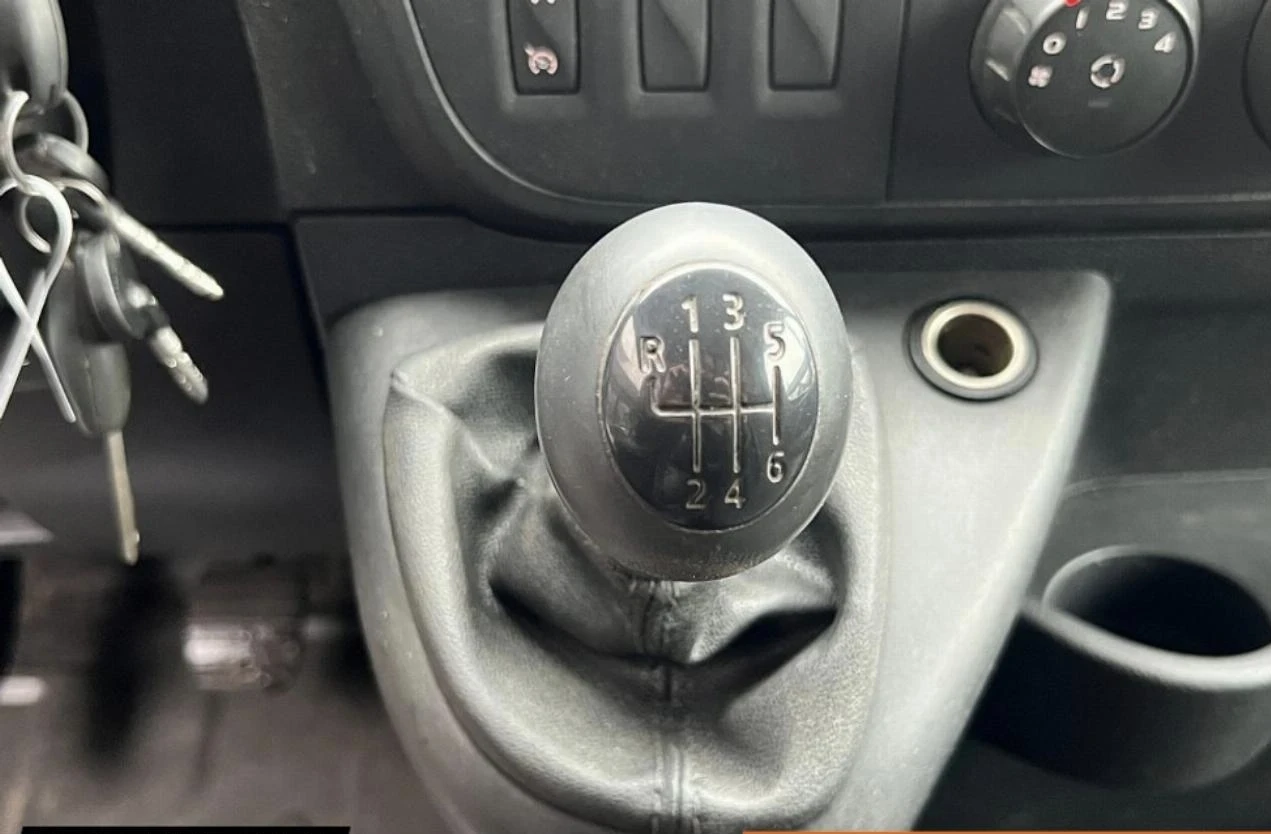 Renault Master, снимка 8 - Бусове и автобуси - 54665393