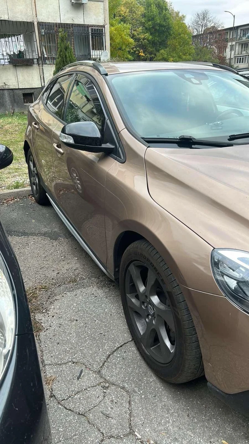 Volvo V40 Cross Country, снимка 2 - Автомобили и джипове - 52580169