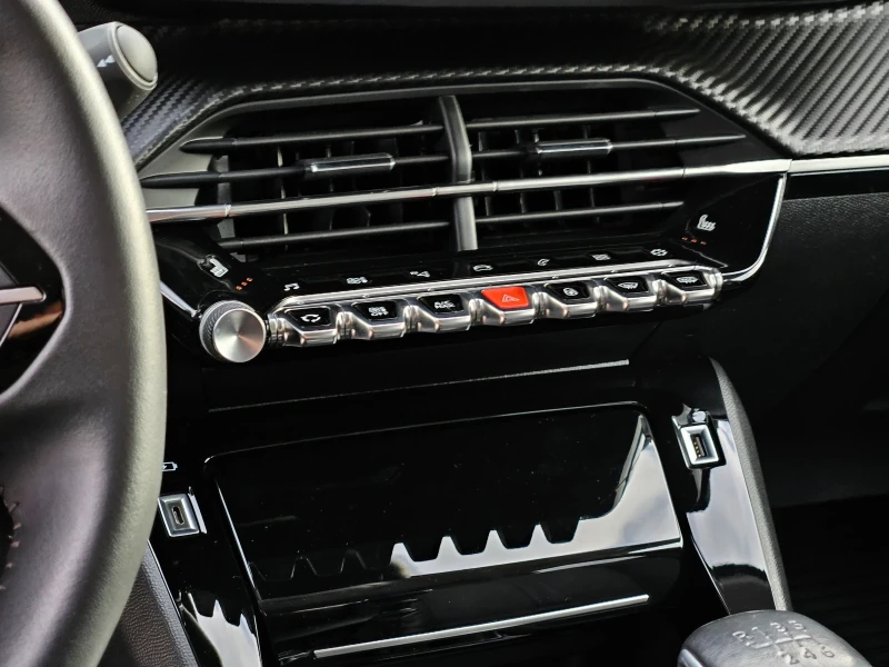 Peugeot 208, снимка 14 - Автомобили и джипове - 52876693