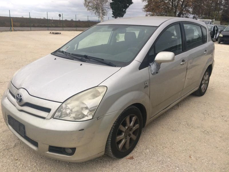 Toyota Corolla verso 2.2/2.0 D4D 3бр., снимка 14 - Автомобили и джипове - 14002604