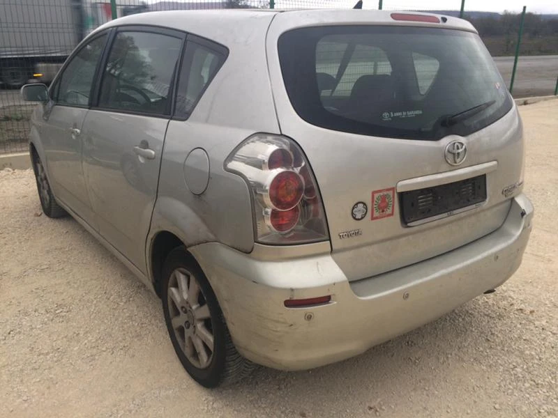 Toyota Corolla verso 2.2/2.0 D4D 3бр., снимка 16 - Автомобили и джипове - 14002604