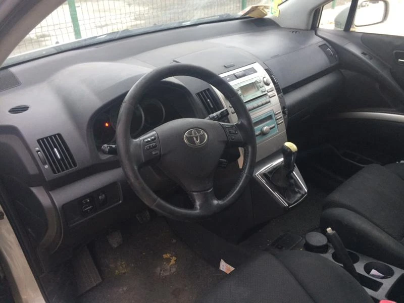 Toyota Corolla verso 2.2/2.0 D4D 3бр., снимка 17 - Автомобили и джипове - 14002604