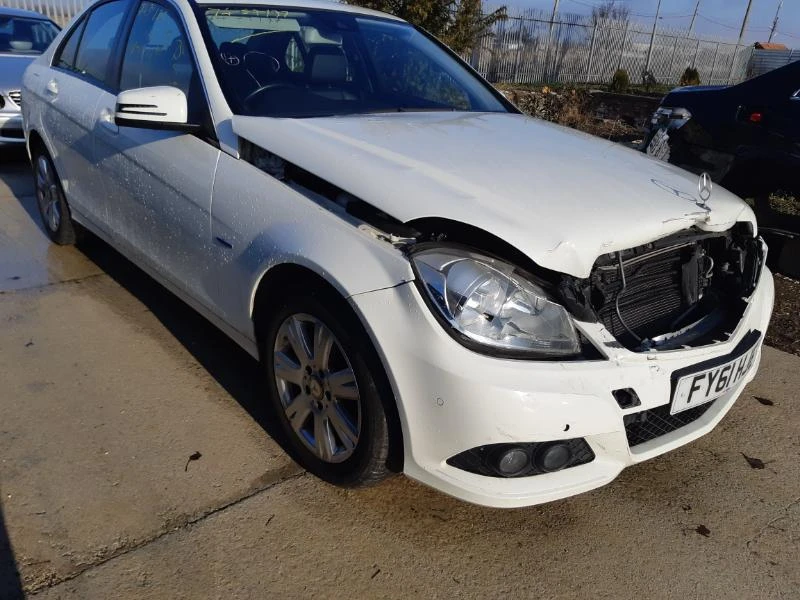 Mercedes-Benz C 220, снимка 1 - Автомобили и джипове - 23783672